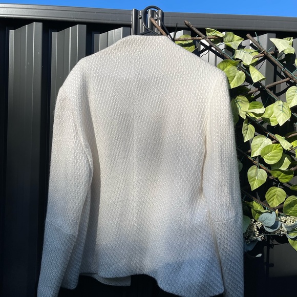 PERRI CUTTEN WHITE JACKET SIZE LARGE. ABOUT 16-18. Never really worn. - Picture 3 of 3